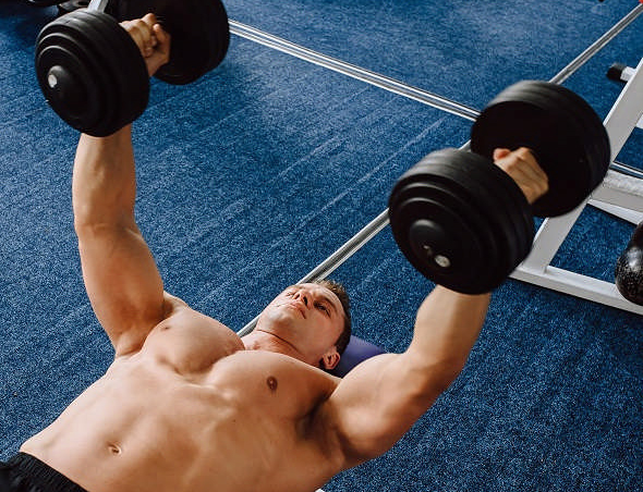 Flat bench dumbbell flys