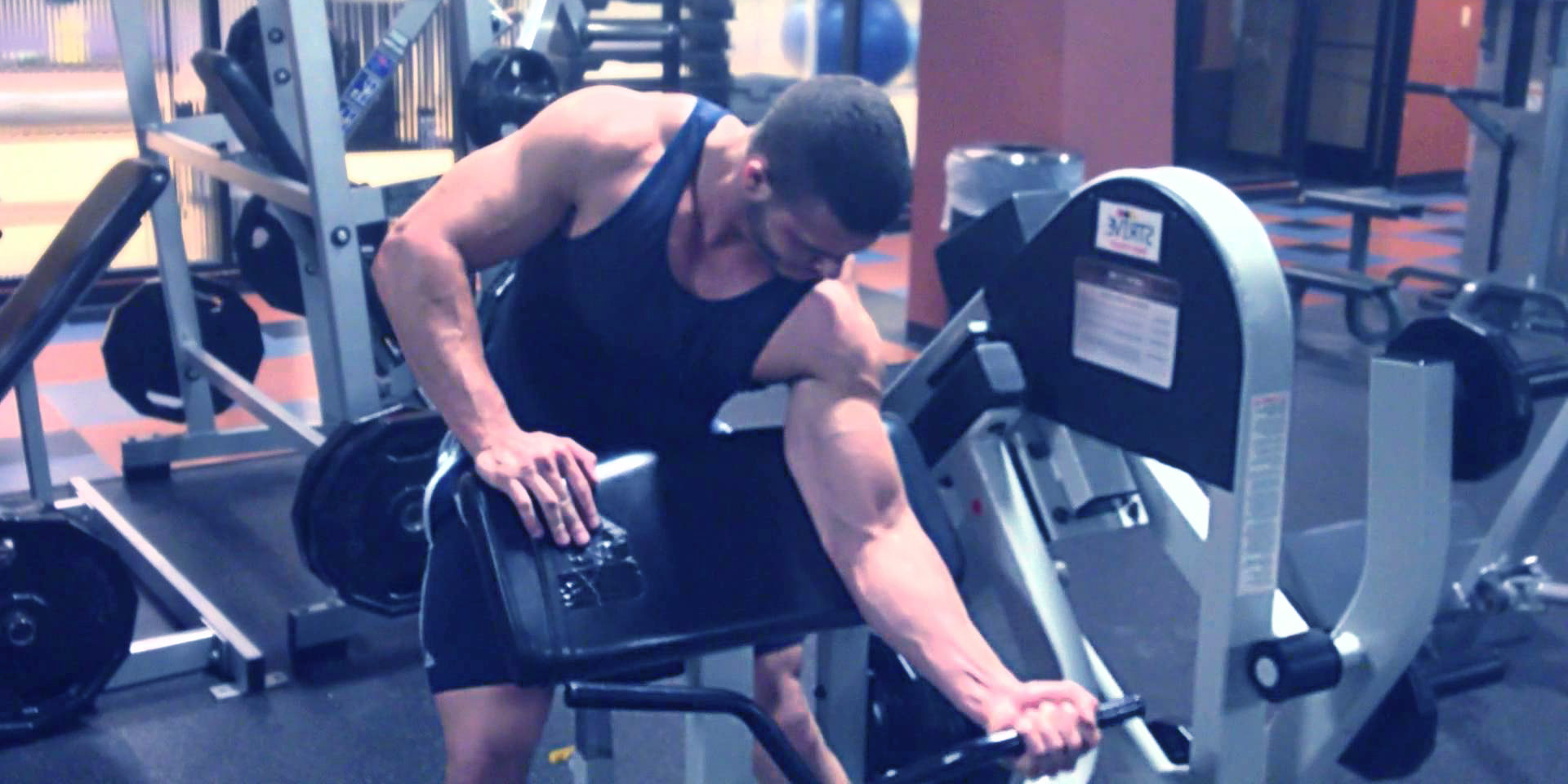 one arm preacher curls 