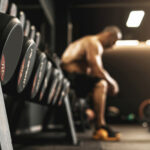 rest period between workout sets | man in gym